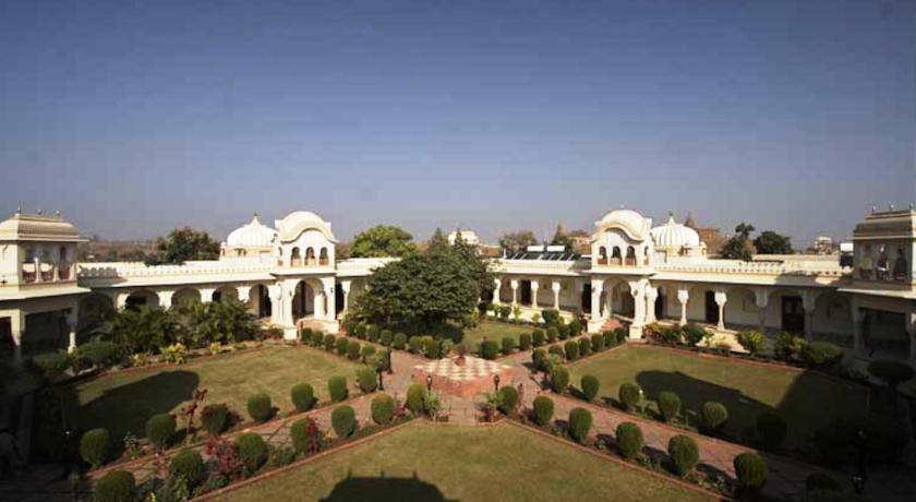 Amar Mahal Hotel in Orchha | Indian Holiday