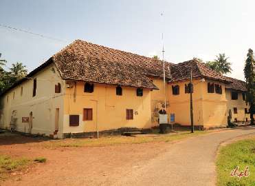 4 bedroom luxury houseboat with upperdeck - kumarakom