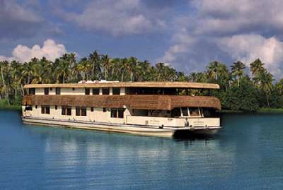 Luxury Oberoi Vrinda Cruise Tour